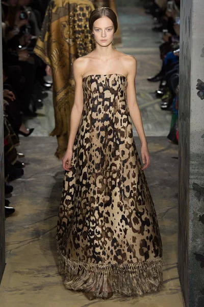 Look 19